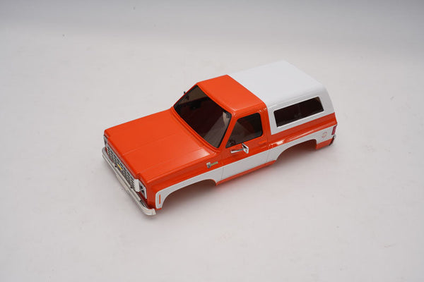 1:24 K5 BLAZER CAR BOBY ASSEMBLY PAINTED (WHITE / ORANGE)