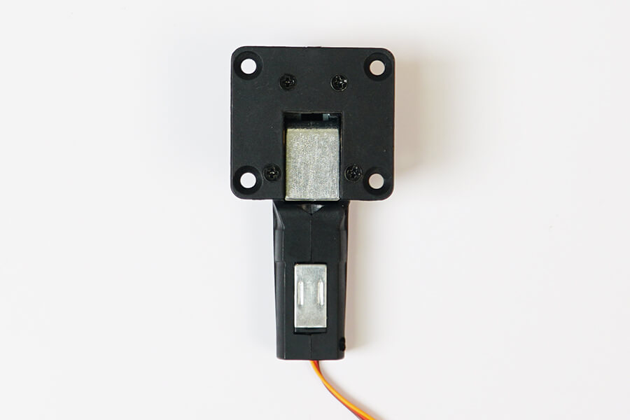 E-retract mechanism for RC models with actuator and connector