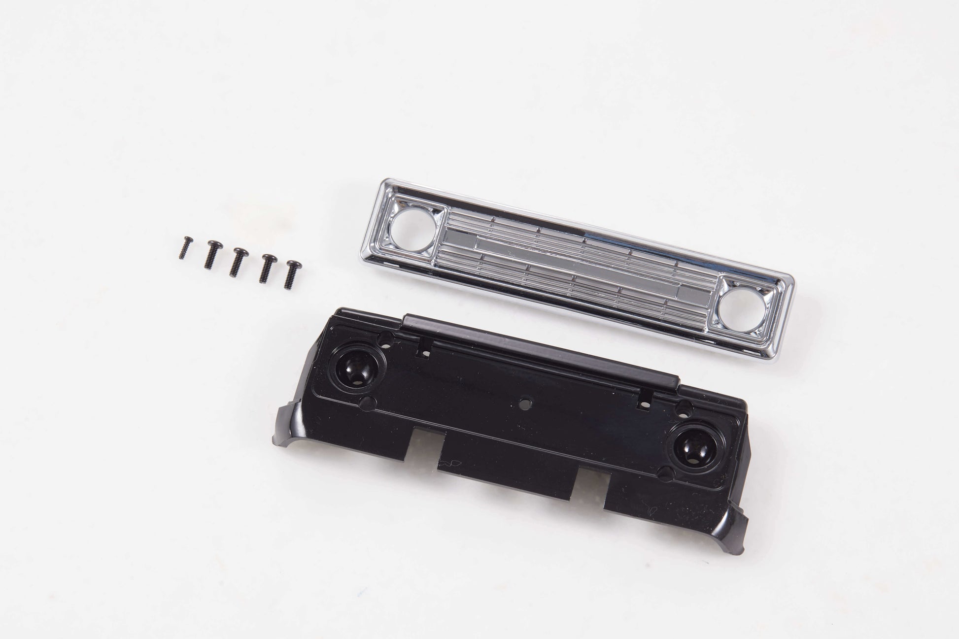 1:24 K5 Blazer Exhaustion Plate Style B in black with screws