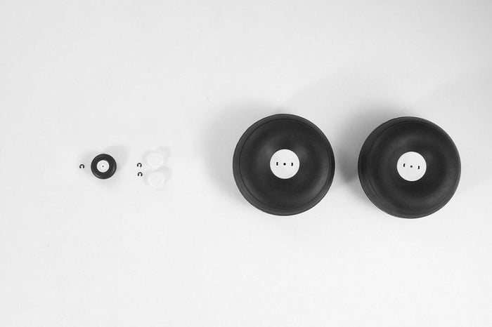 1300mm PA-18 wheel set with two large black wheels and smaller components.